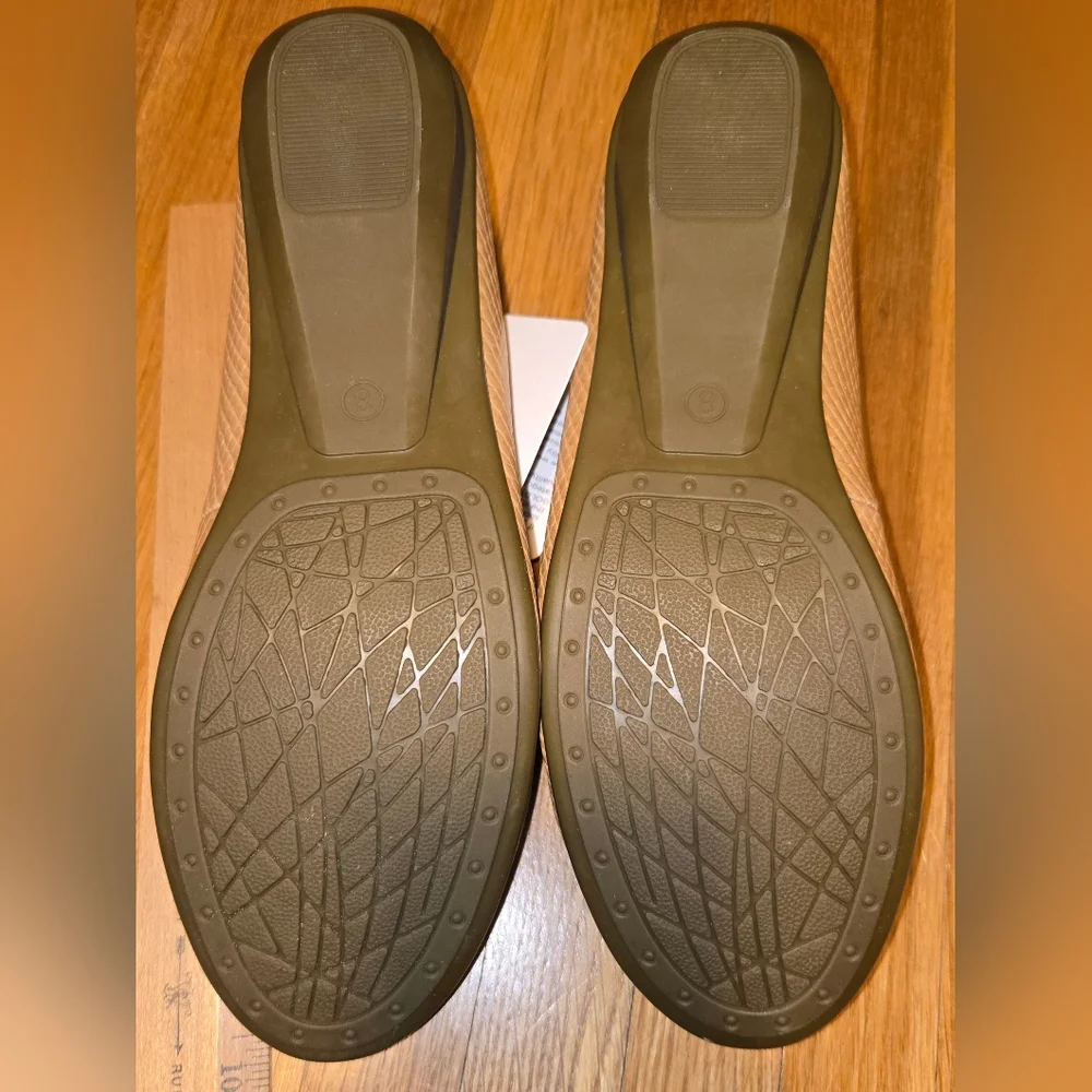 New Goldtoe Womens Ballet Flats Tan Faux Leather Slip On Shoes Size 8